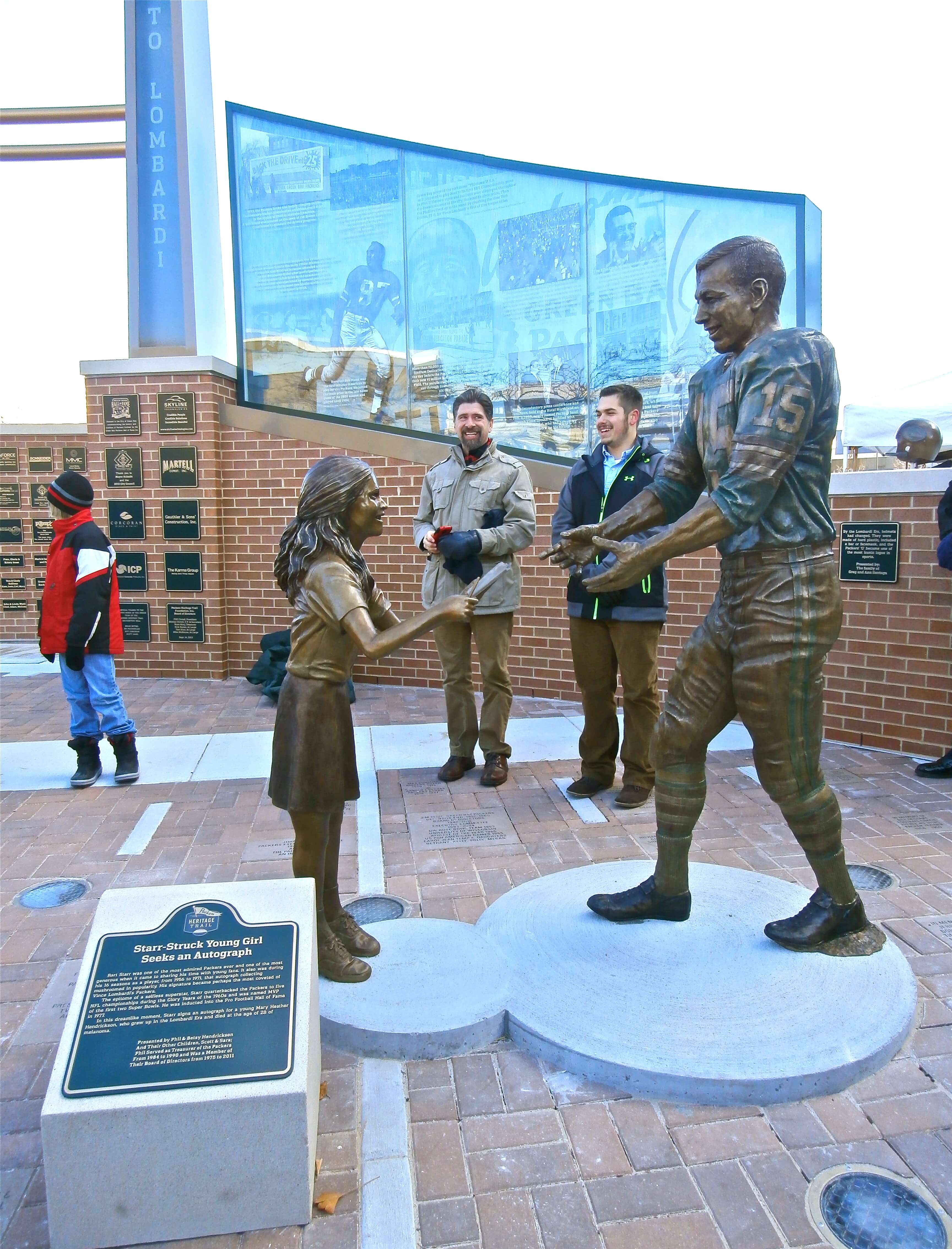 Bart Starr, Mary Heather Hendrickson, statue, Green Bay