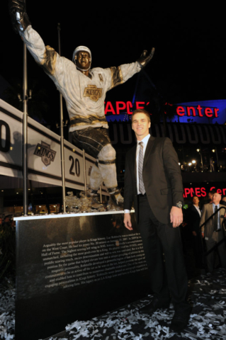 Luc Robitaille statue, LA Kings, NHL, Staples Center