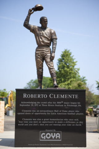 Roberto Clemente, Goya Foods, statue, Bronx