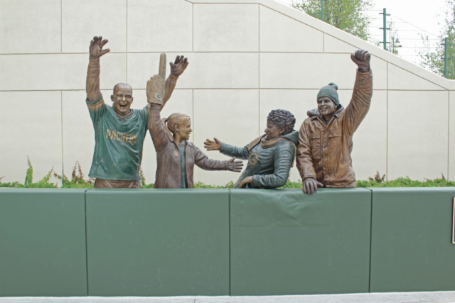 Lambeau Leap statue, Green Bay Packers