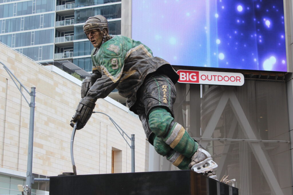 bronze statue of hockey player Mike Modano