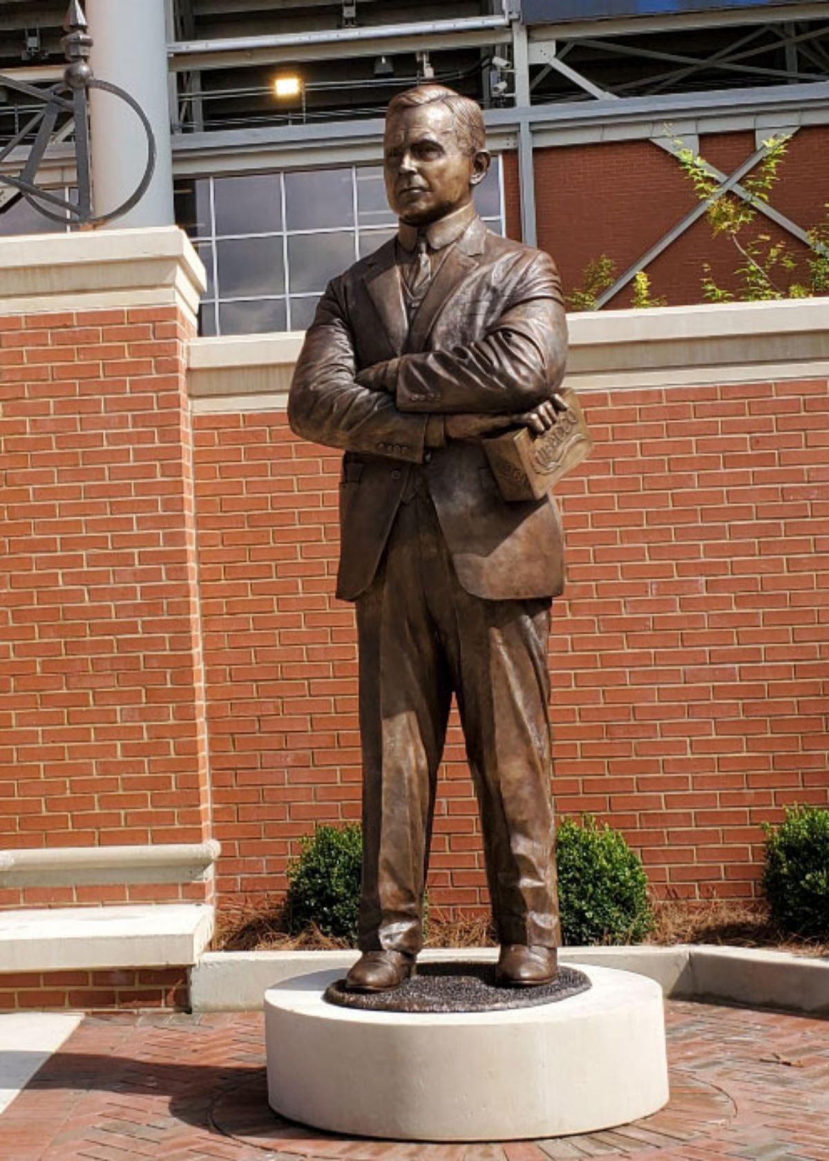 cliff hare auburn statue