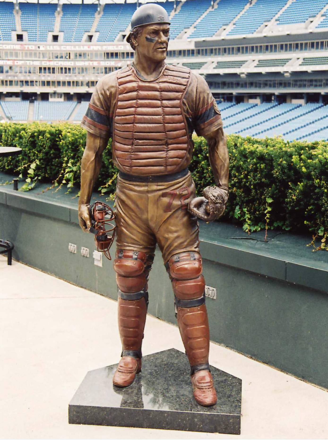 carlton fisk statue