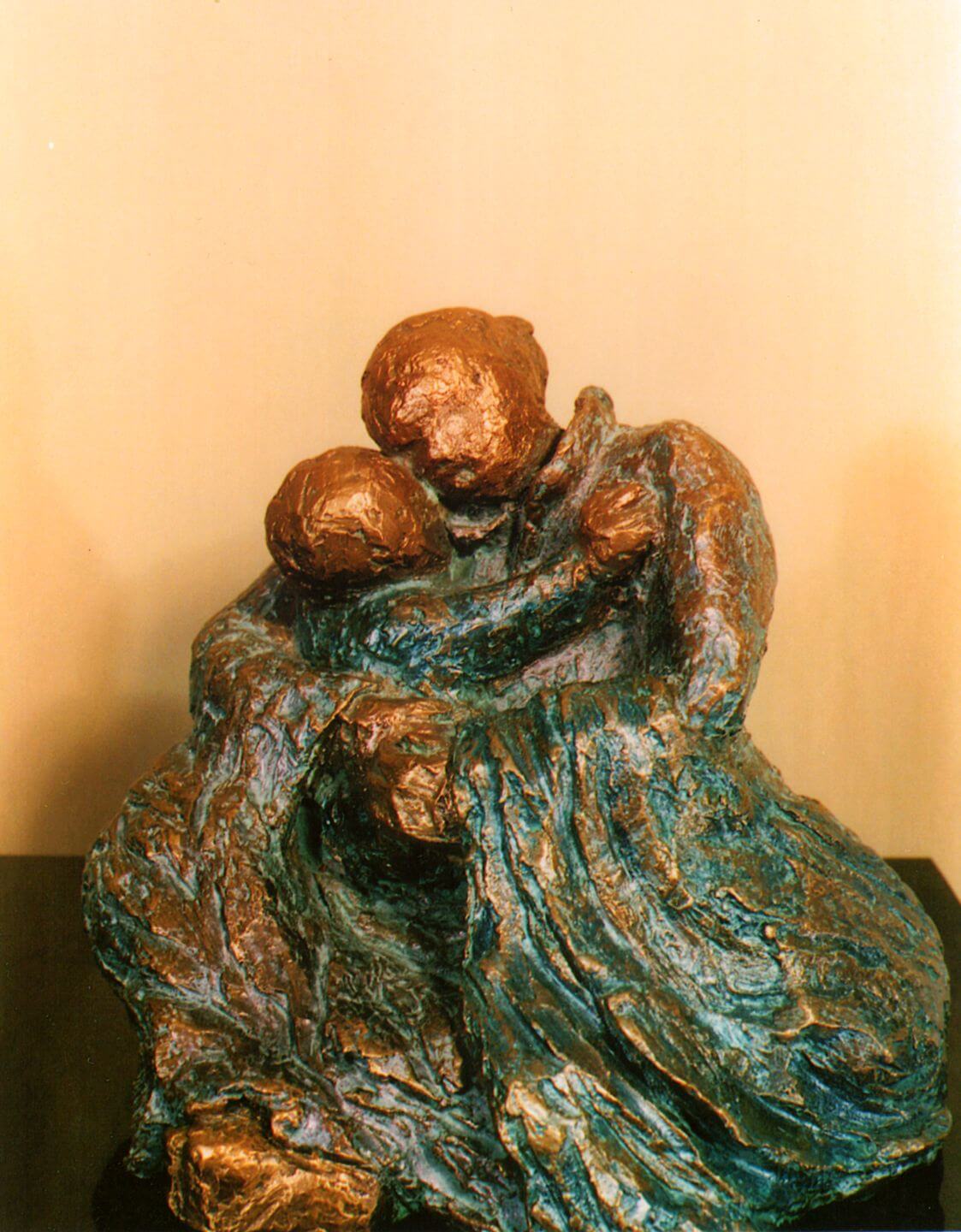 mother and child sculpture