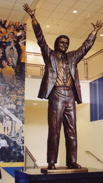 al mcguire statue marquette university