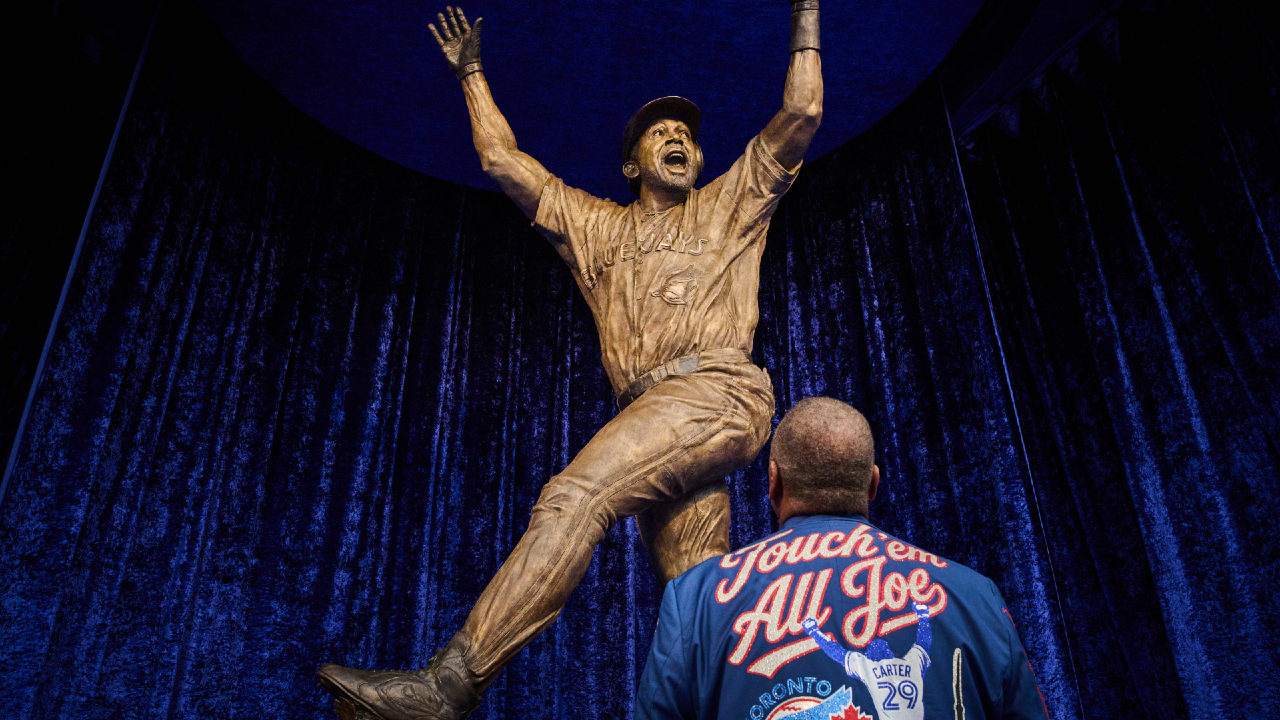 Joe Carter Statue Unveiled in Toronto